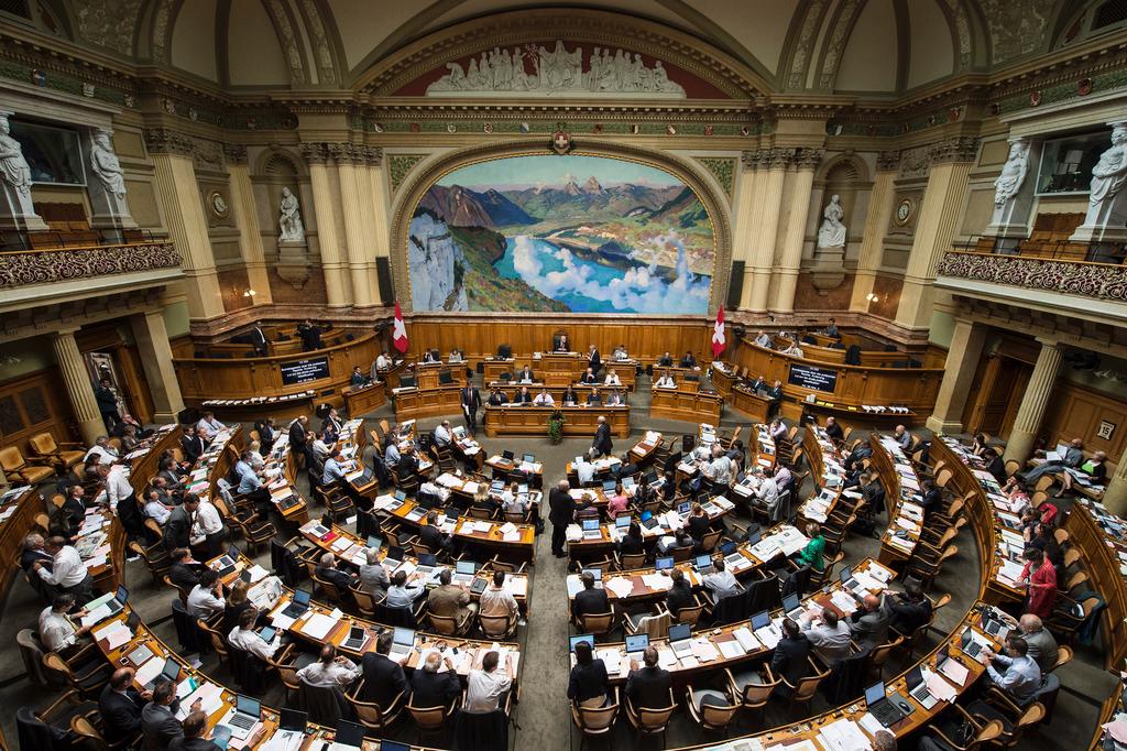 La salle bondée du Conseil national au Parlement fédéral