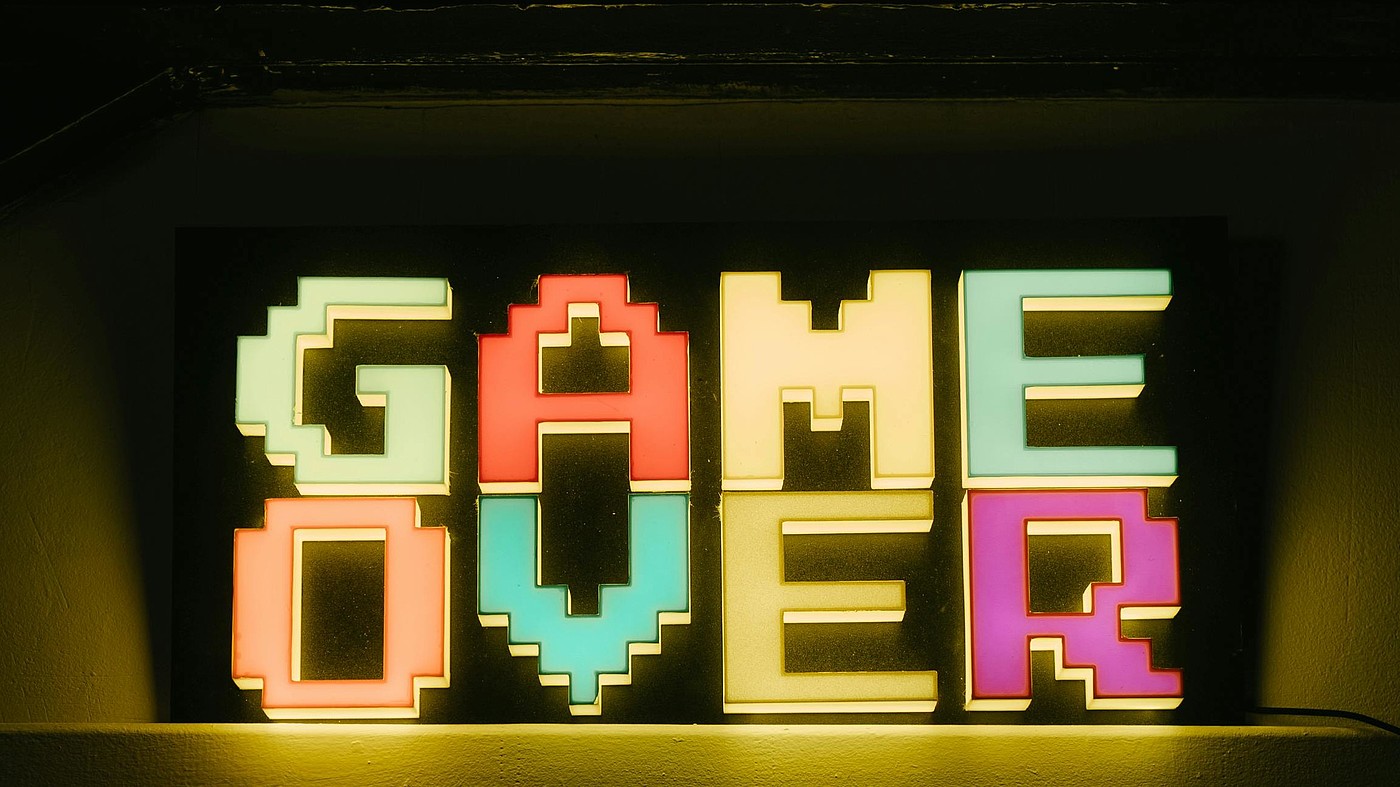 Inscription « Game Over » en lettres LED