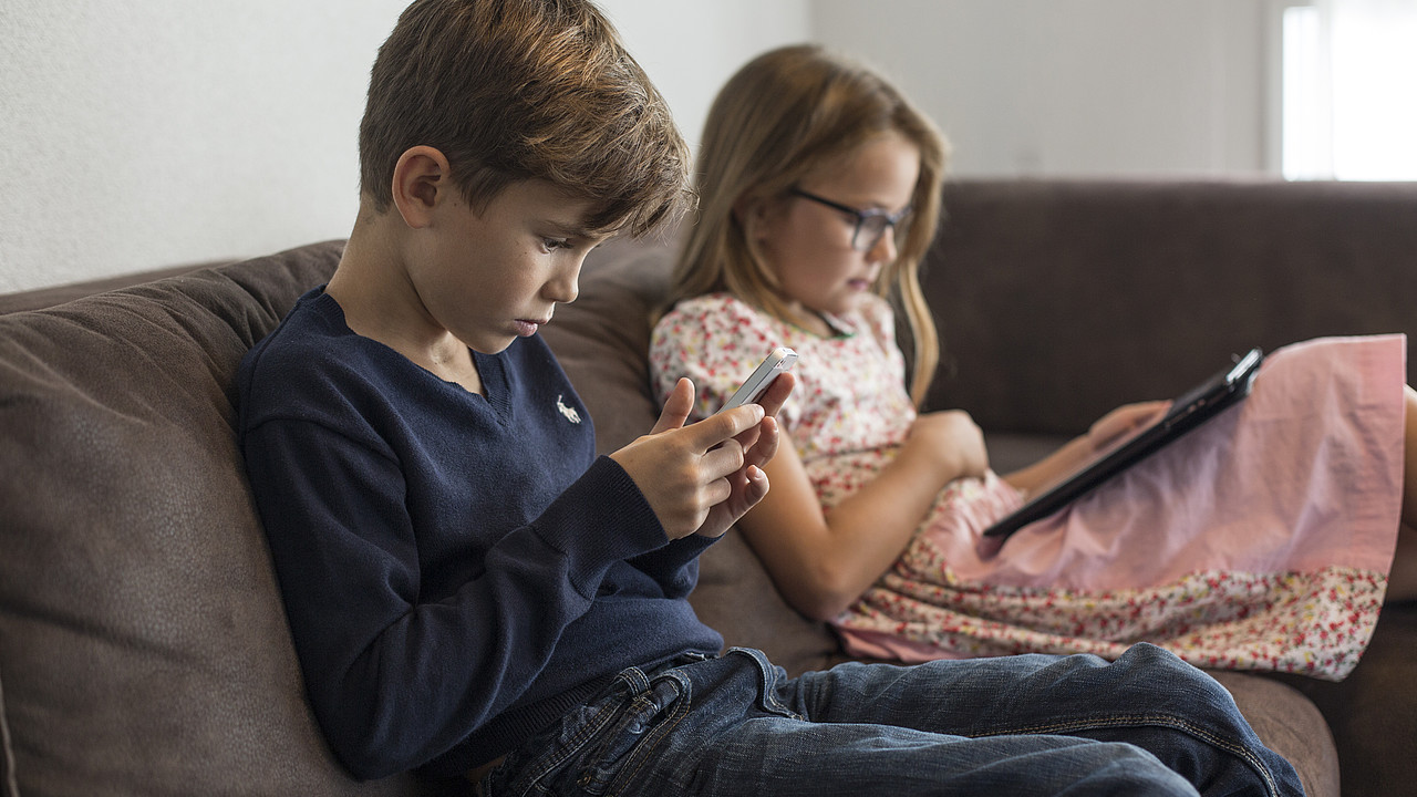Smartphones et tablettes : omniprésents au quotidien: Jeunes et media