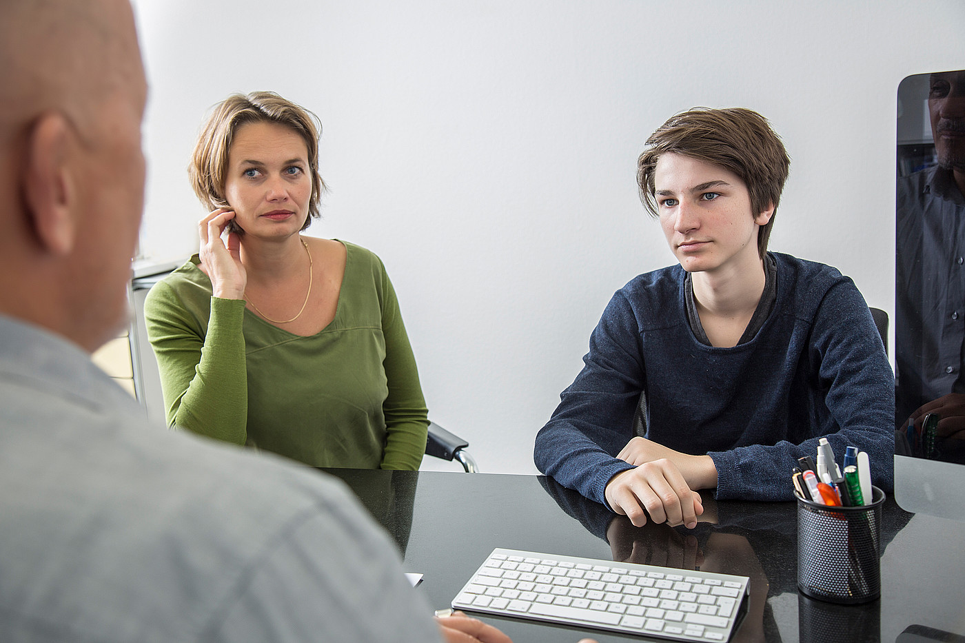 La mère et son fils lors d'un entretien de conseil.