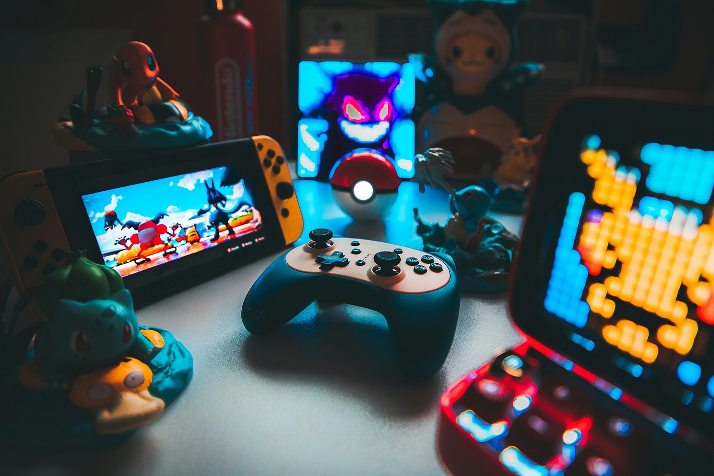 Jeux vidéo et manette sur un table