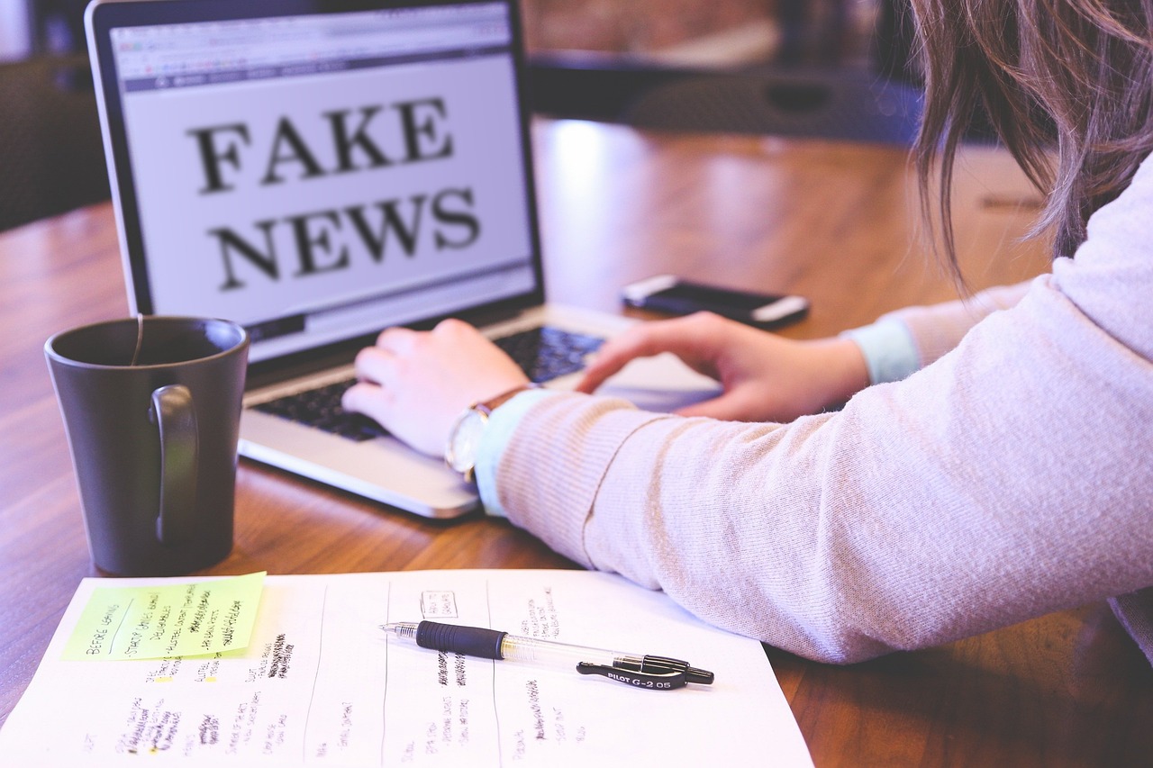Image symbolique des fake news